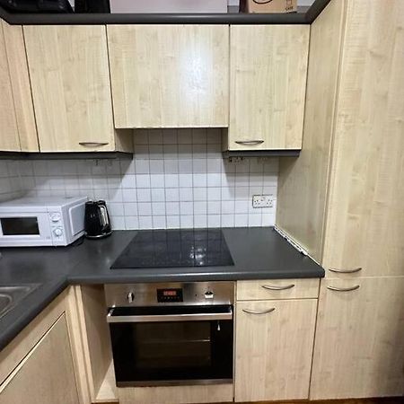 A 2 Standard Bedrooms Flat London Eksteriør billede