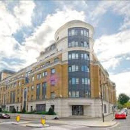 A 2 Standard Bedrooms Flat London Eksteriør billede