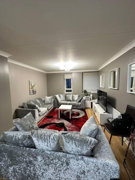 A 2 Standard Bedrooms Flat London Eksteriør billede