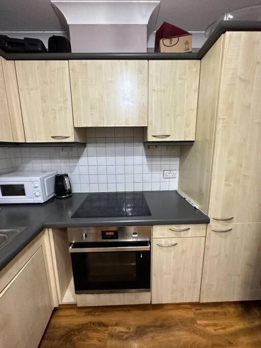 A 2 Standard Bedrooms Flat London Eksteriør billede