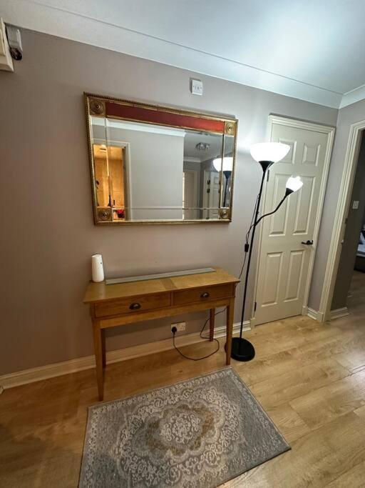 A 2 Standard Bedrooms Flat London Eksteriør billede