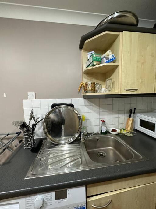 A 2 Standard Bedrooms Flat London Eksteriør billede