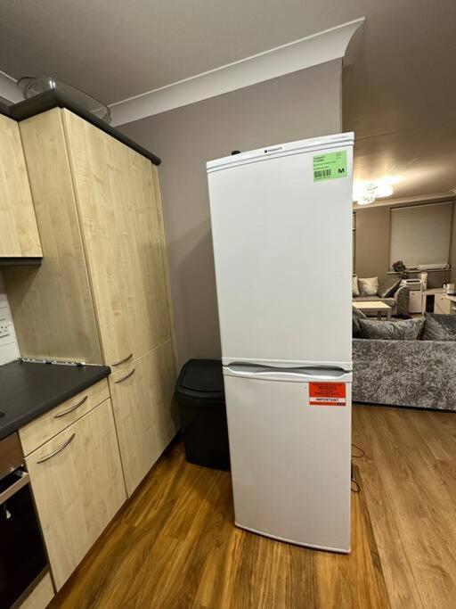 A 2 Standard Bedrooms Flat London Eksteriør billede